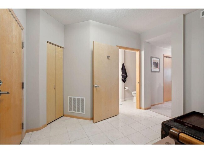 Building Photo - 2405 39th Ave NE