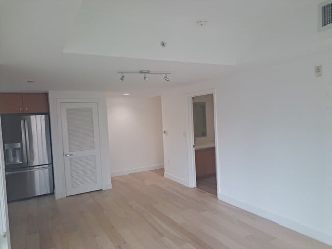 Building Photo - 875 G St