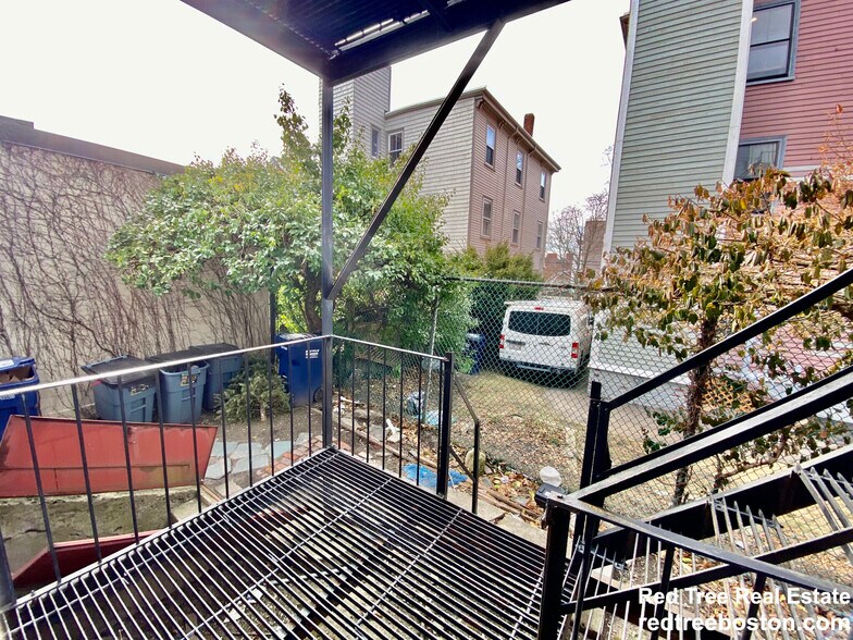 Building Photo - 32 Elmer St