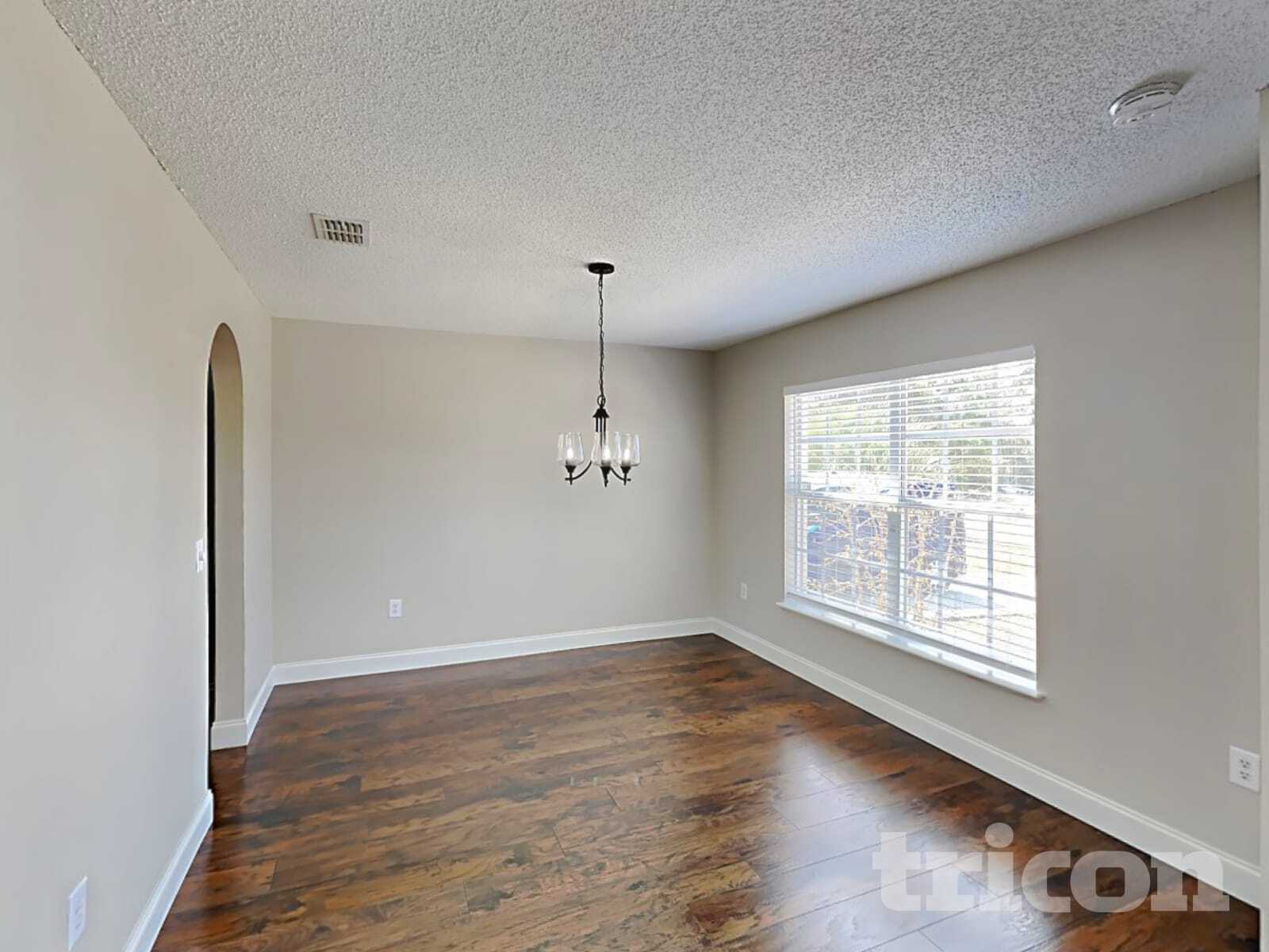 Building Photo - 13561 Linden Dr