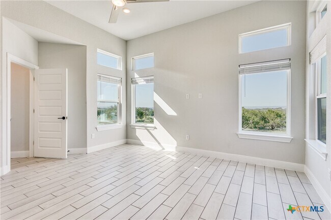 Building Photo - 2916 Hi Mesa