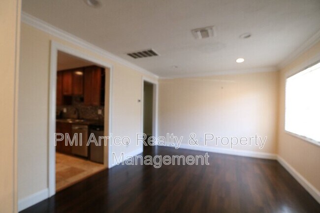 Building Photo - 4419 W Euclid Ave