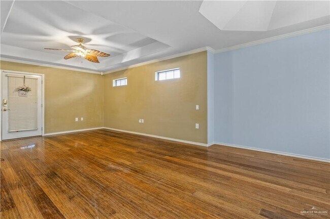 Building Photo - 25 34th St