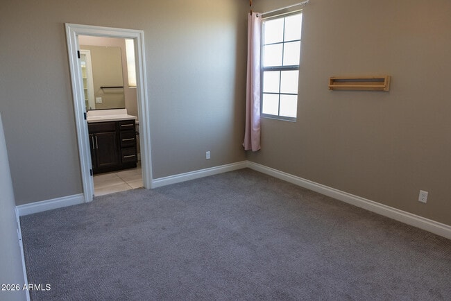 Building Photo - 2462 E Lovebird Ln
