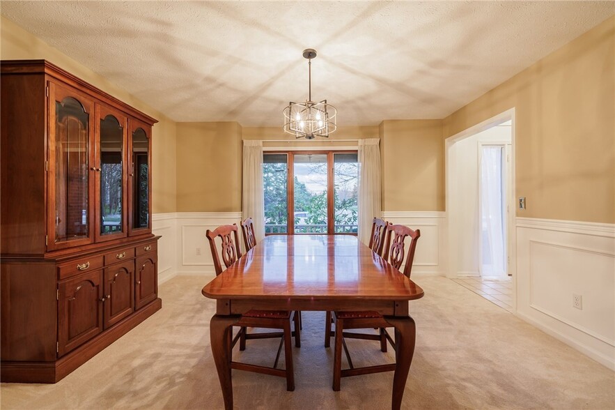 dining room - 9 Glen Valley Dr