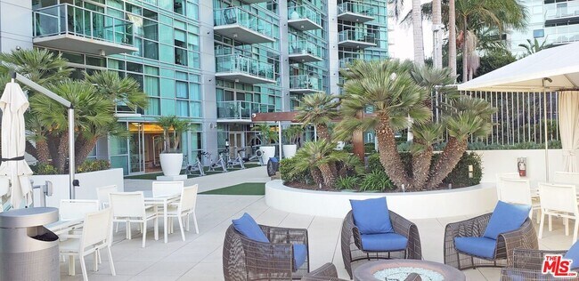 Building Photo - 13700 Marina Pointe Dr