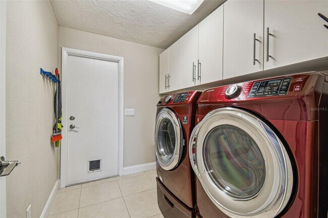 Building Photo - 5050 Porpoise Pl