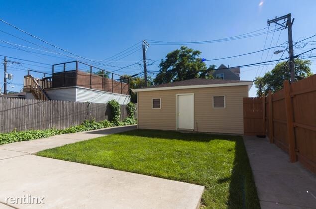 Building Photo - 3229 W Dickens Ave