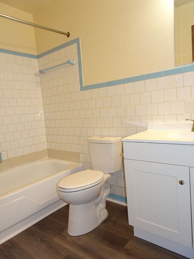 Building Photo - 2 Bedroom 1 Bathroom Apartment Rental in N...