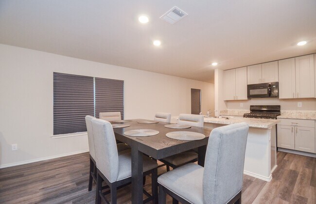 Building Photo - 2250 Yelverton Ter Trl