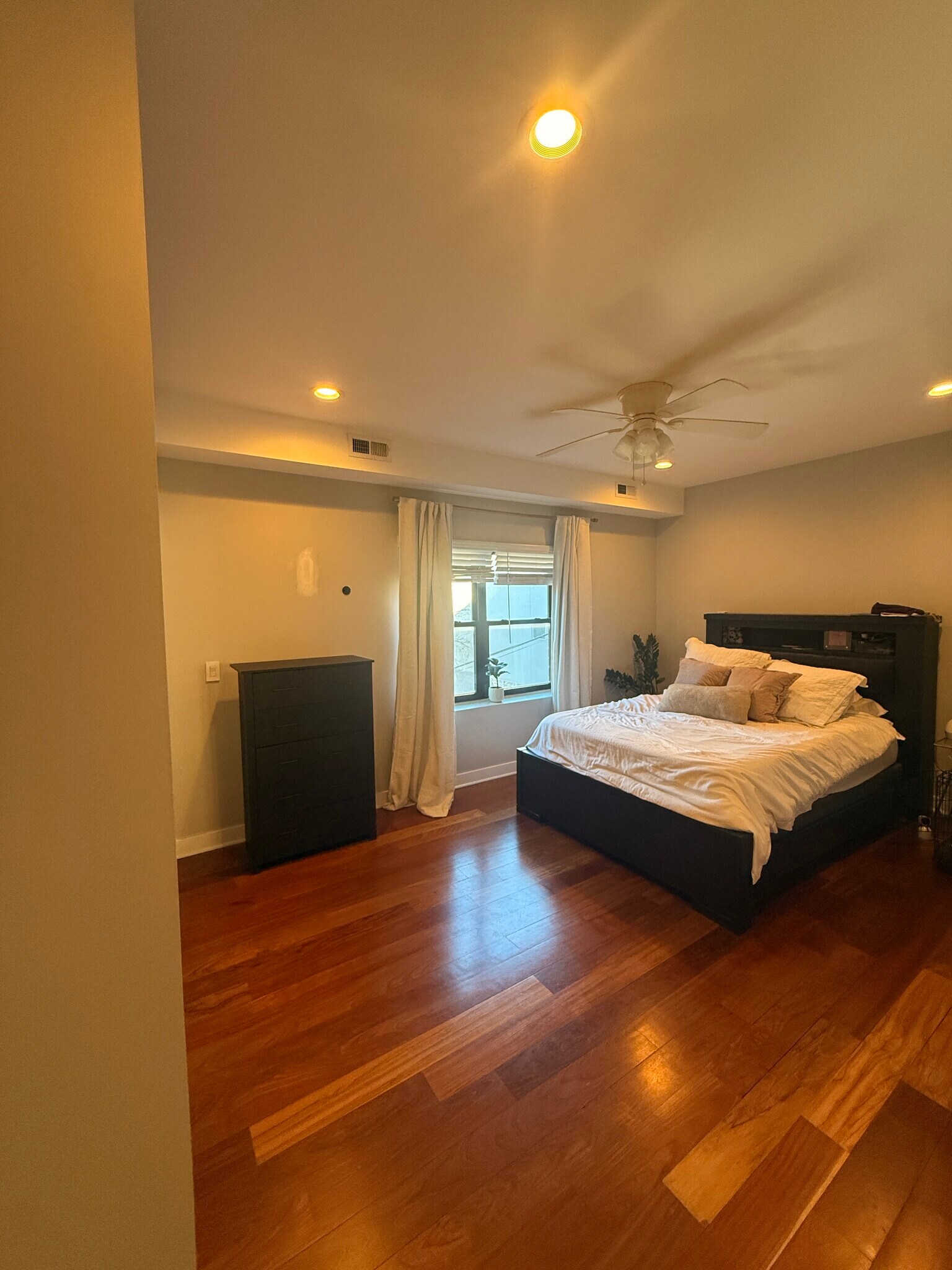 Building Photo - 651 N Milwaukee Ave