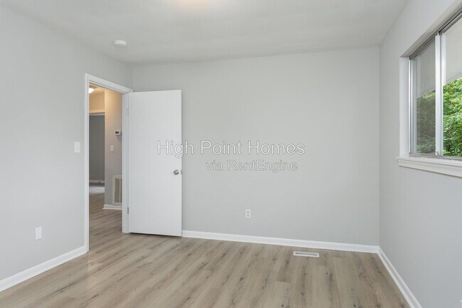 Building Photo - 204 Valley View Ave