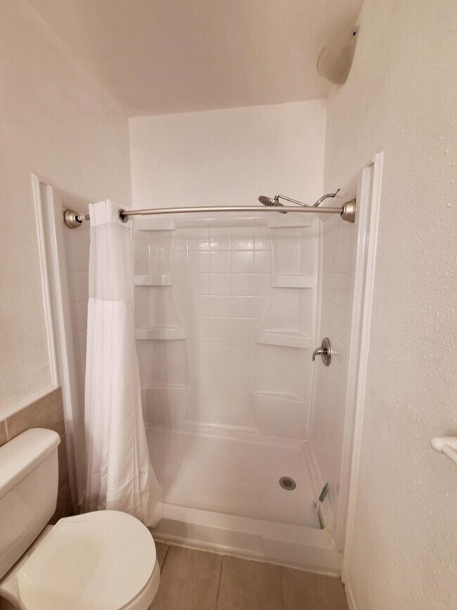 Building Photo - 921 Marine Dr