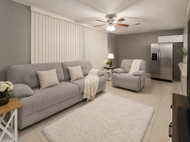 Building Photo - Beautiful 3 Bed, 2.5 Bath