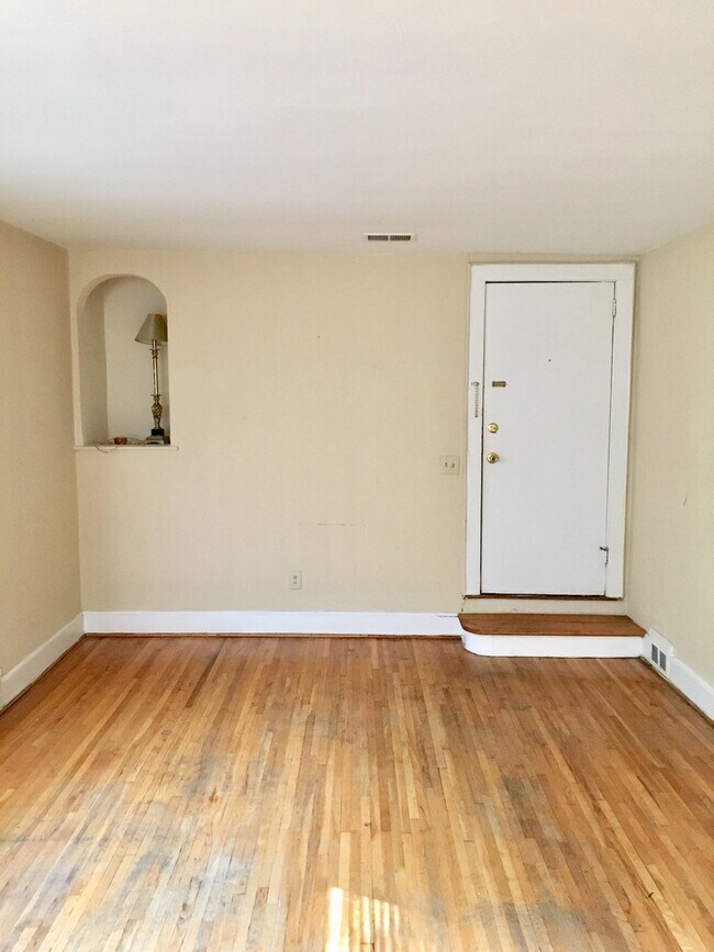 Building Photo - 118 S Waccamaw Ave
