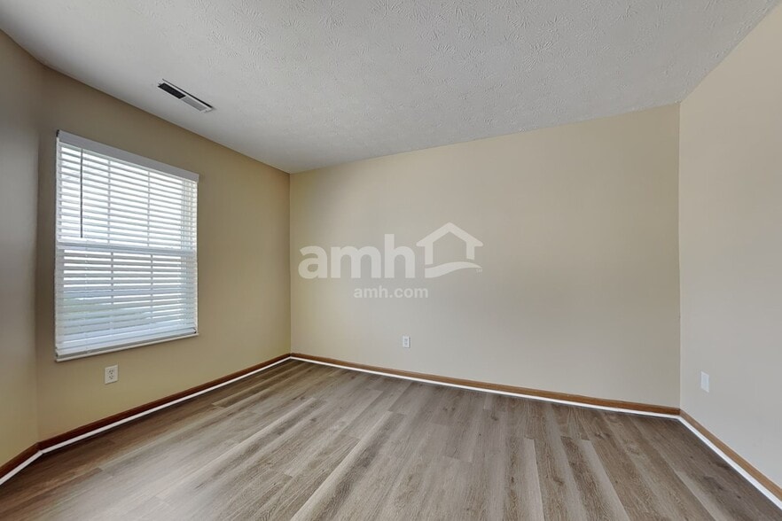 Building Photo - 1344 Crescent Ct