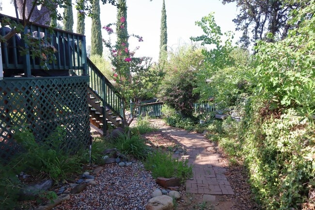 Building Photo - Oroville-Furnished-Turnkey-3 bedroom 2 bath home, hot tub, gazebo, landscaped yard, solar