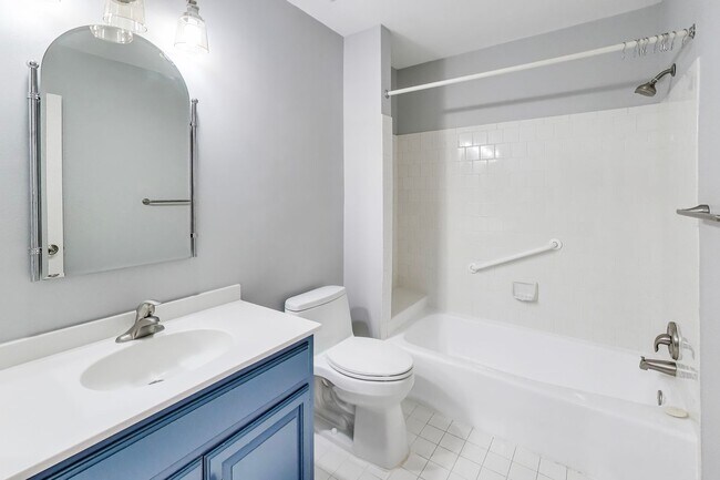Building Photo - Spectacular 3 Bed + LOFT + 3.5 Bath- Custom Kitchen & Master Retreat w/ Beautiful Updates