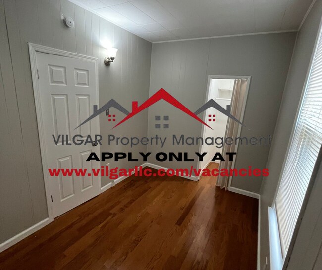 Building Photo - 2426 Schrage Ave