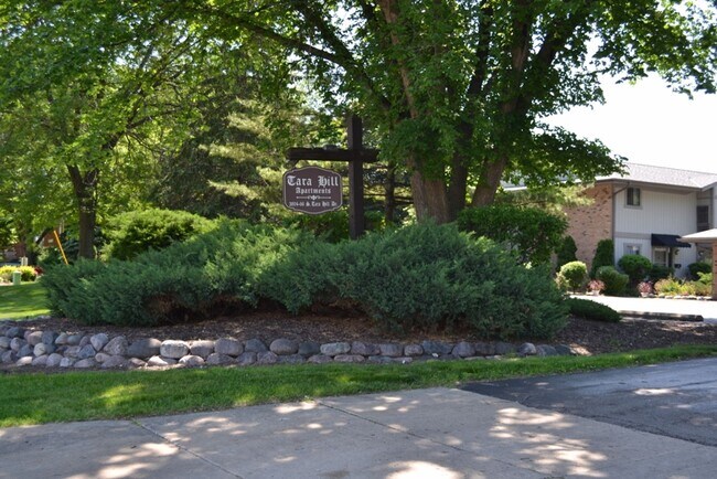 Building Photo - Private entry, Park-Like setting