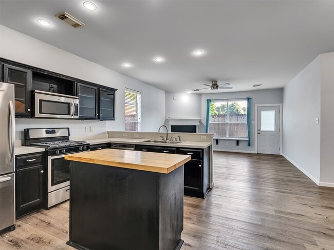 Building Photo - 1906 Cameo Ct