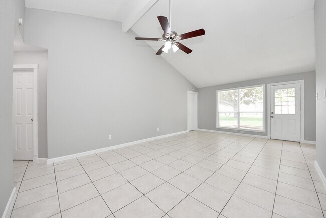 Building Photo - 10603 Thorncliff Dr