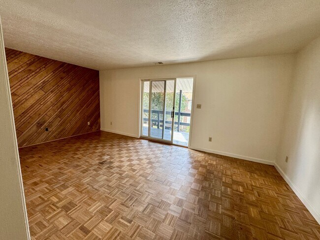 Building Photo - 3 bed/2.5 bath Townhouse near Med Center a...