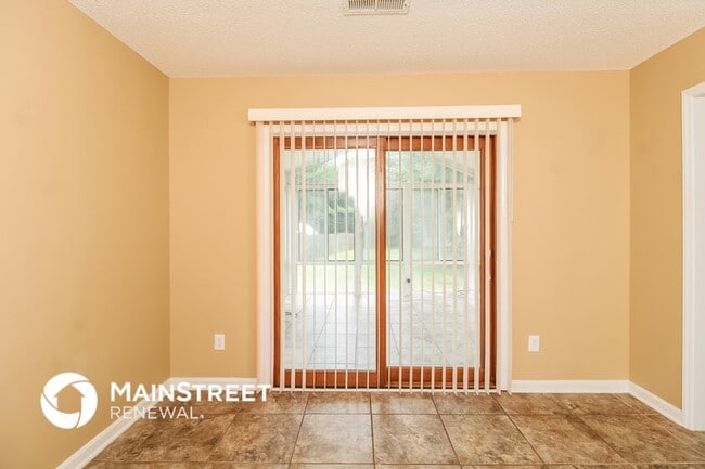 Building Photo - 604 Nova Ave