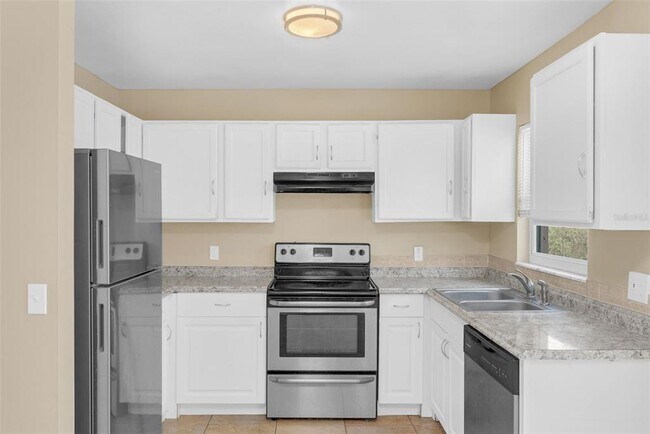 Building Photo - 433 W 17th St