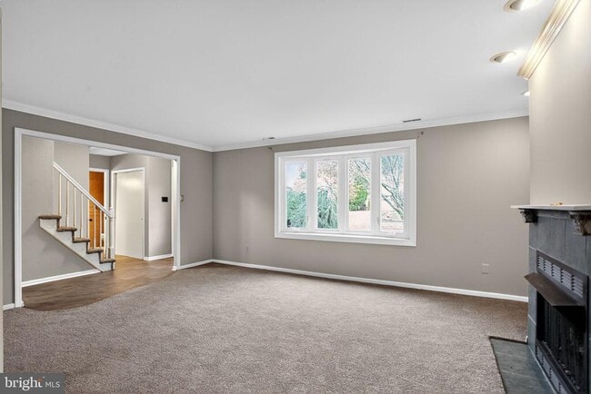 Building Photo - 11 Grant Dr