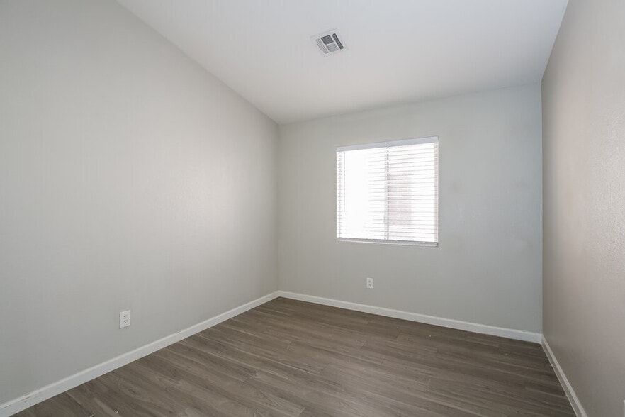 Building Photo - 511 Shallow Mist Ct