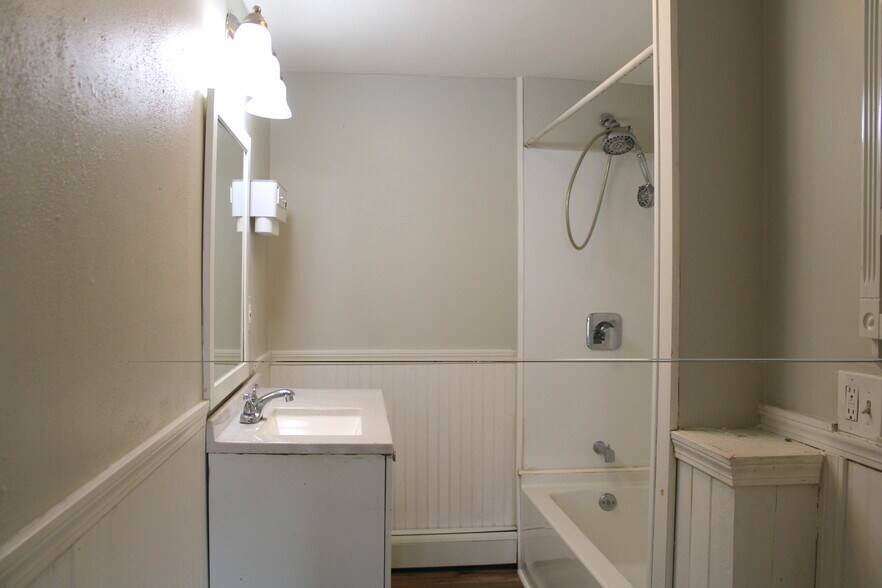 Building Photo - 23 Lafayette St