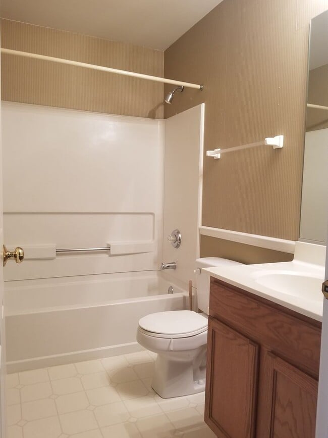 Building Photo - Aurora Two Bed Two Story Townhome