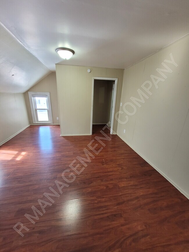 Building Photo - 528 Jackson St