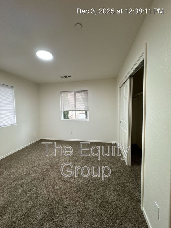 Building Photo - 2132 W Lark Ave