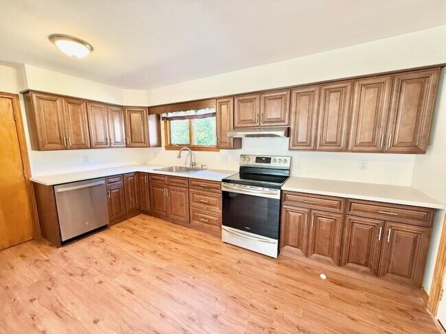 Building Photo - 480 Oliphant Ln