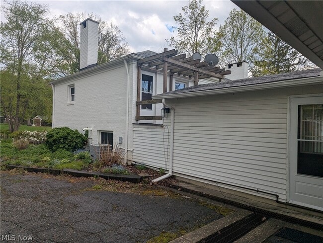 Building Photo - 707 Bell Rd