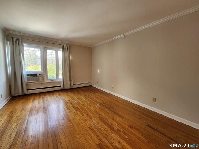 Building Photo - 22 North Lake Dr