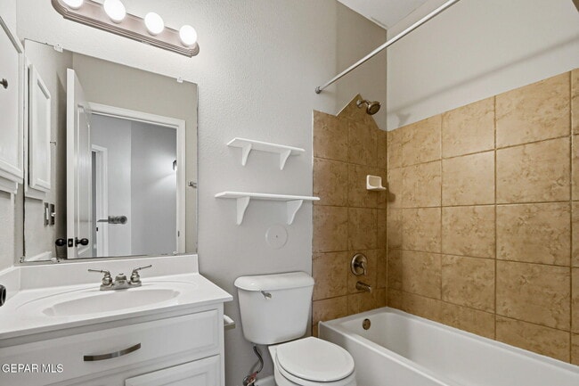 Building Photo - 14269 Escalera Dr