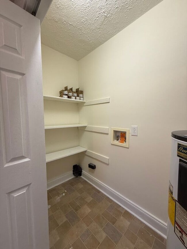 Building Photo - Three Bedroom Brick Home in Buena Vista - Pets Allowed