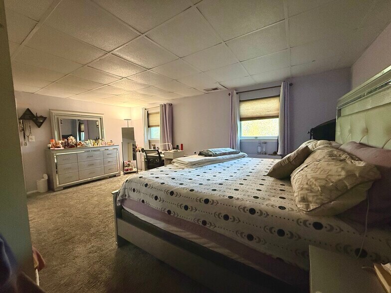 1st bedroom (master) - 7724 Acrocomia Dr