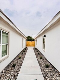 Building Photo - 740 N Alamo Rd
