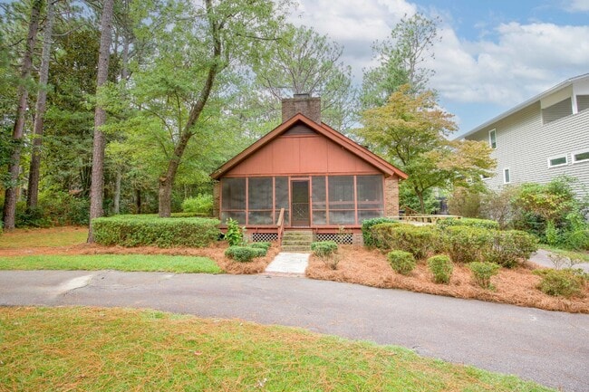 Building Photo - Cottage life in Southern Pines