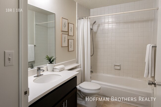 Building Photo - 537 S Kenmore Ave