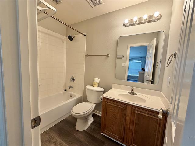 Building Photo - 8738 Bigelow Dr