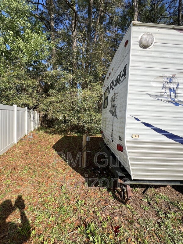 Building Photo - 738 Carondelay Dr