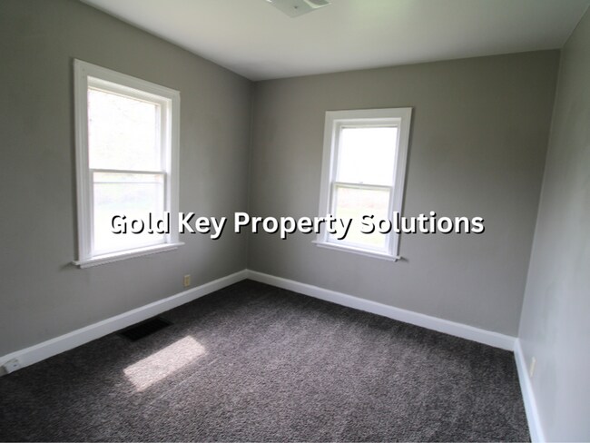 Building Photo - 2 BR 1 BA House with 2 Covered Porches and Huge Garage (NO SECTION 8)