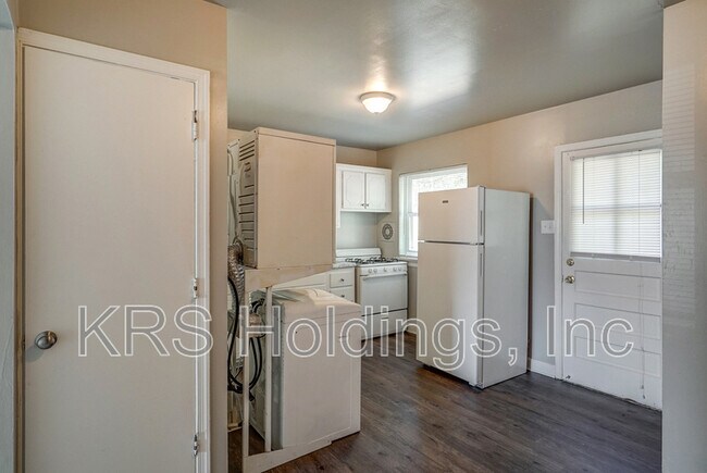 Building Photo - 5244 Goolsby Ct