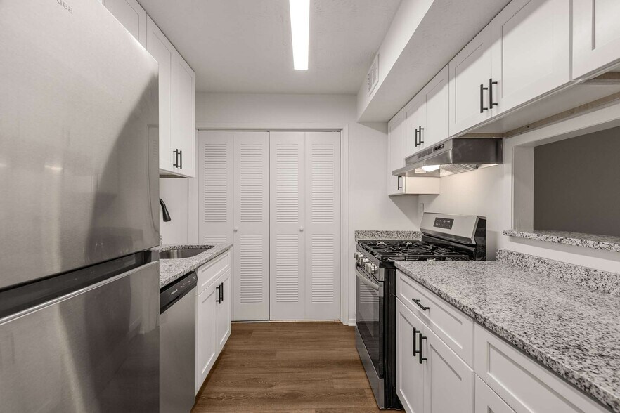 Building Photo - 1017 Dunbar Dr
