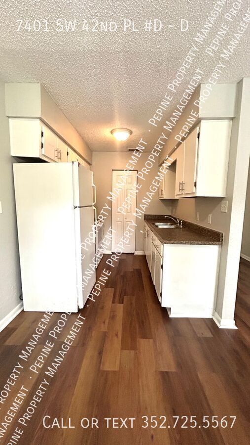 Building Photo - 7401 SW 42nd Pl